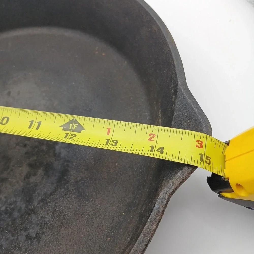 Bayou Classic 14 Inch Double Handled Cast Iron Skillet with Pour Spouts Black